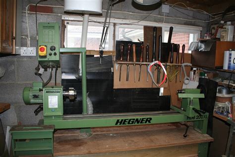 Use supplied steel lever to roise motormountingplote by pushing it through the bore of thesteel joint. . Hegner hdb 200 wood lathe